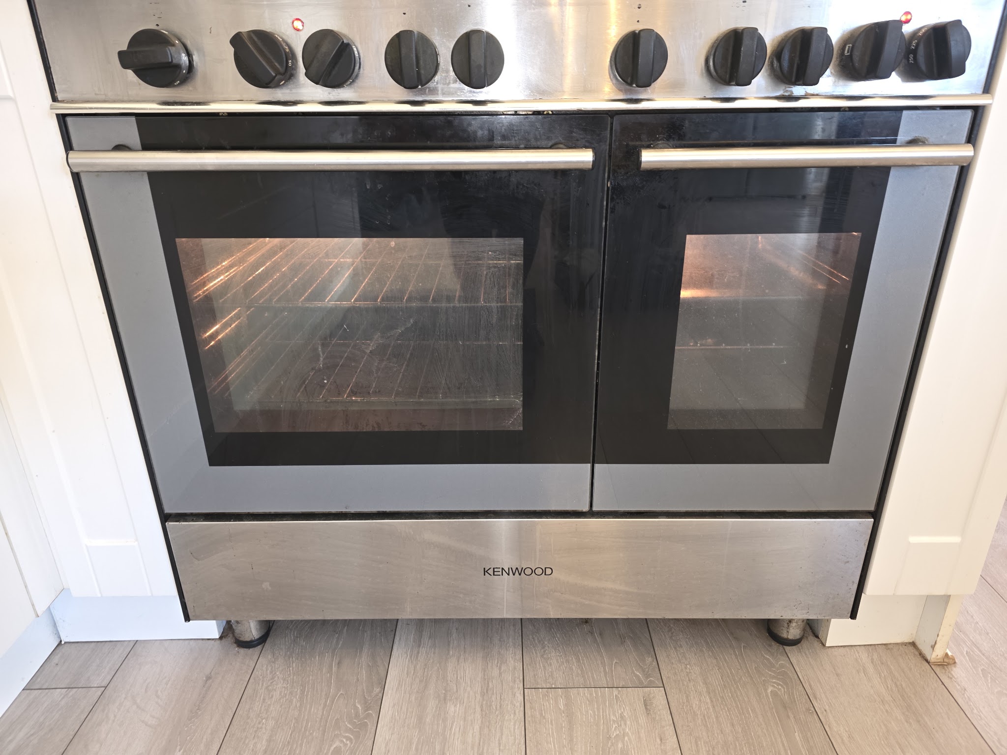 A stainless Kenwood range cooker with clean glass doors